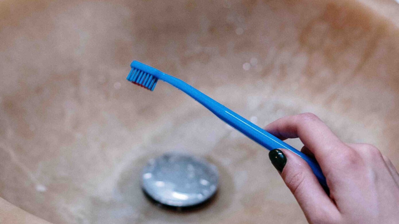 Lucariello Odontoiatria - Come pulire l’Invisalign